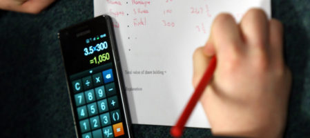 En la escuela, ¿celulares si o no? ¿Es esa la cuestión?