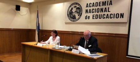 El modelo Netflix va a hacia la universidad